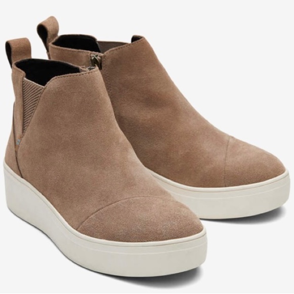 TOMS Jamie Taupe Suede Slip On
Sneaker, women’s size 9